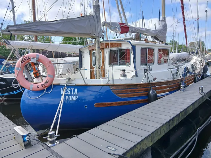 Fisher 34 - Vesta