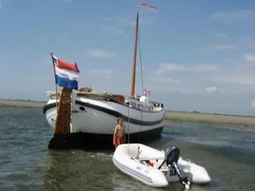 Motortjalk “De Witte Beer”